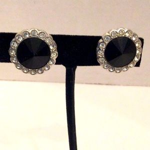 Vintage Trifari Clip earrings black and rhinestone